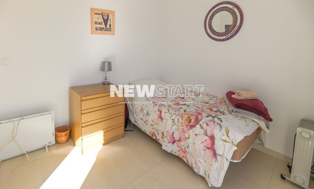 Reventa - Casa adosada - La Marina - Urb. La Marina