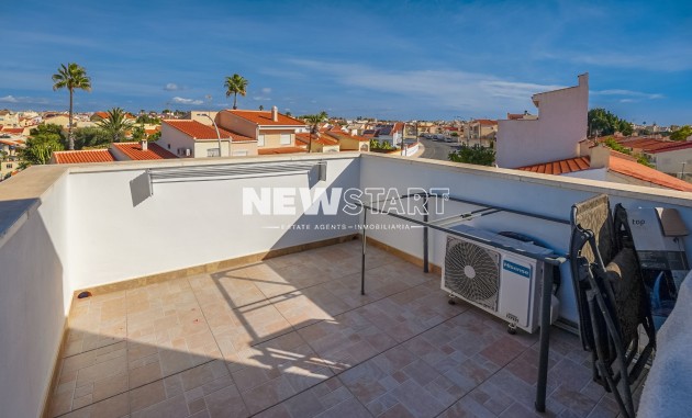 Reventa - Casa adosada - La Marina - Urb. La Marina