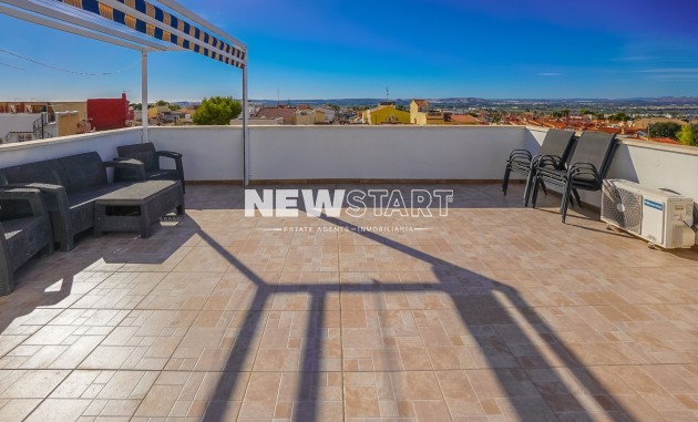 Reventa - Casa adosada - La Marina - Urb. La Marina