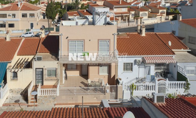 Reventa - Casa adosada - La Marina - Urb. La Marina