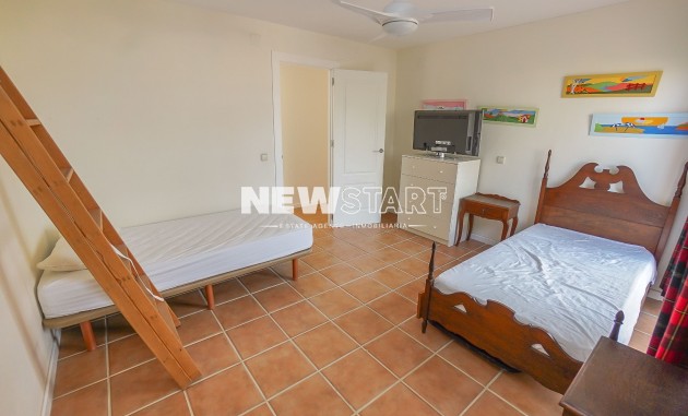 Wiederverkauf - Freistehend - La Marina - Urb. La Escuera