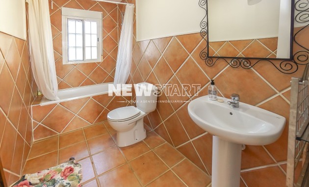 Wiederverkauf - Freistehend - La Marina - Urb. La Escuera