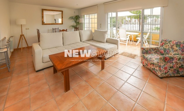 Wiederverkauf - Freistehend - La Marina - Urb. La Escuera