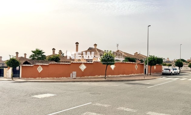 Wiederverkauf - Freistehend - La Marina - Urb. La Marina