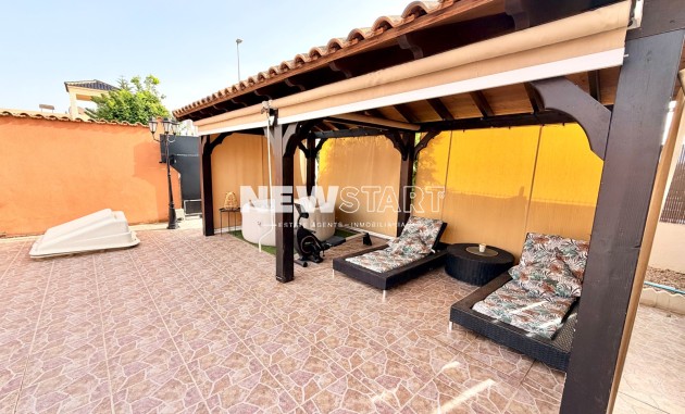 Wiederverkauf - Freistehend - La Marina - Urb. La Marina