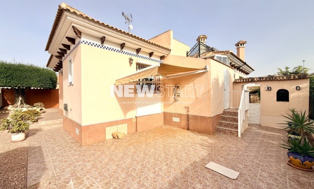 Wiederverkauf - Freistehend - La Marina - Urb. La Marina