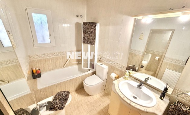 Wiederverkauf - Freistehend - La Marina - Urb. La Marina