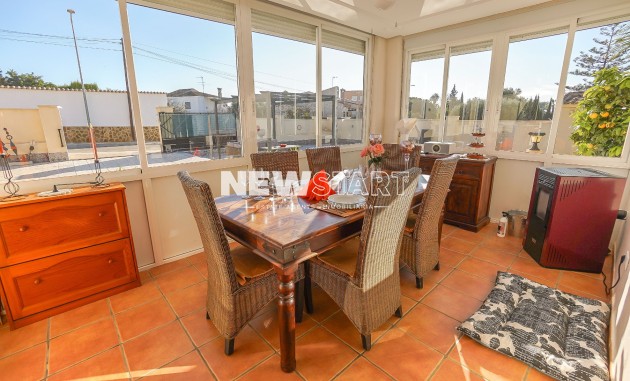 Wiederverkauf - Freistehend - La Marina - Urb. El Oasis