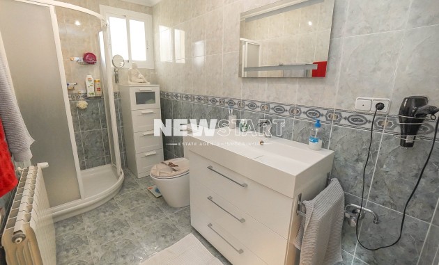 Wiederverkauf - Freistehend - La Marina - Urb. El Oasis