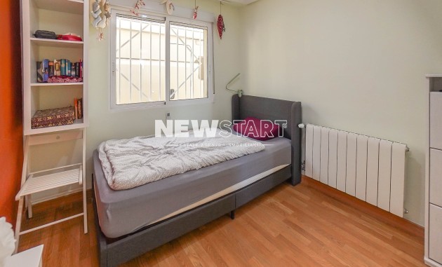 Wiederverkauf - Freistehend - La Marina - Urb. El Oasis