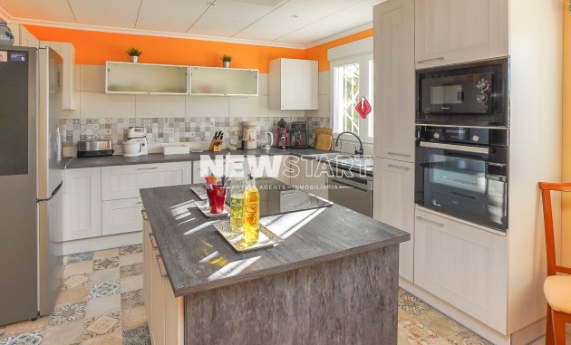 Wiederverkauf - Freistehend - La Marina - Urb. El Oasis