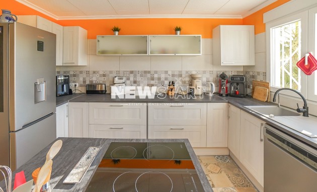 Wiederverkauf - Freistehend - La Marina - Urb. El Oasis