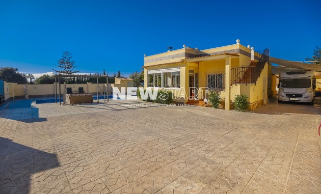 Wiederverkauf - Freistehend - La Marina - Urb. El Oasis