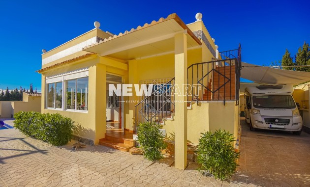 Wiederverkauf - Freistehend - La Marina - Urb. El Oasis