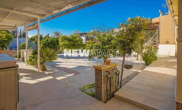 Wiederverkauf - Freistehend - La Marina - Urb. El Oasis