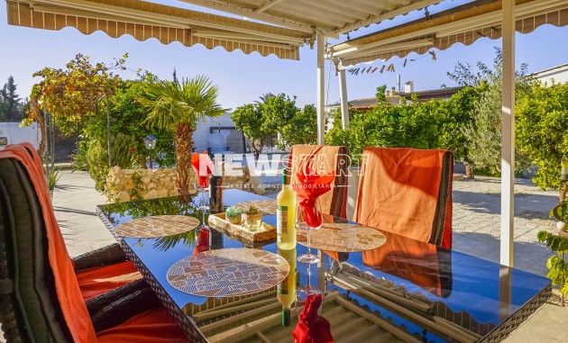 Wiederverkauf - Freistehend - La Marina - Urb. El Oasis