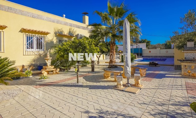 Wiederverkauf - Freistehend - La Marina - Urb. El Oasis