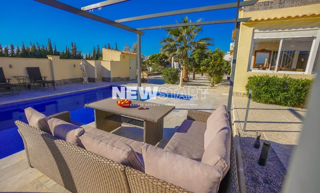 Wiederverkauf - Freistehend - La Marina - Urb. El Oasis