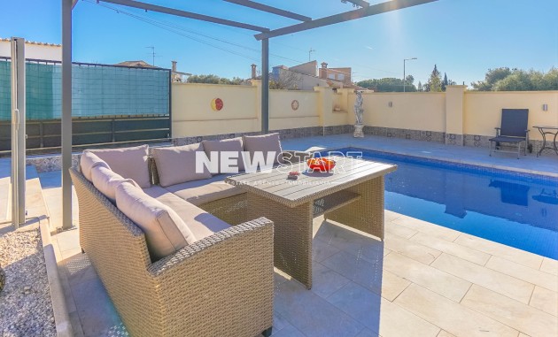 Wiederverkauf - Freistehend - La Marina - Urb. El Oasis