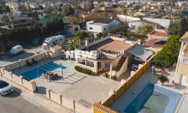 Wiederverkauf - Freistehend - La Marina - Urb. El Oasis