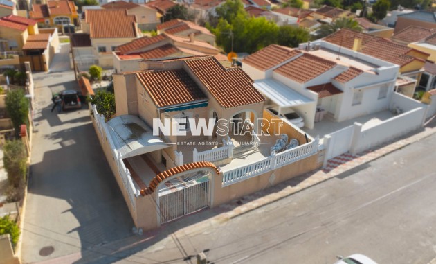 Wiederverkauf - Freistehend - La Marina - Urb. La Marina