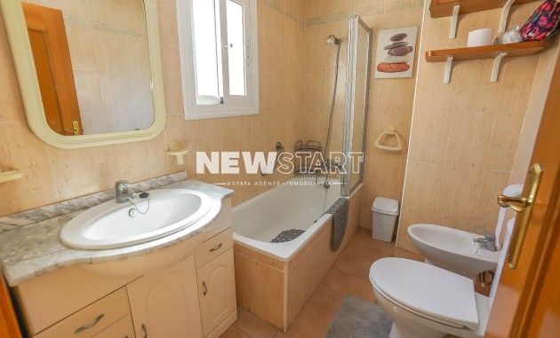 Wiederverkauf - Doppelhaushälfte - La Marina - Urb. La Marina