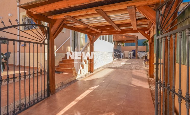 Wiederverkauf - Doppelhaushälfte - La Marina - Urb. La Marina