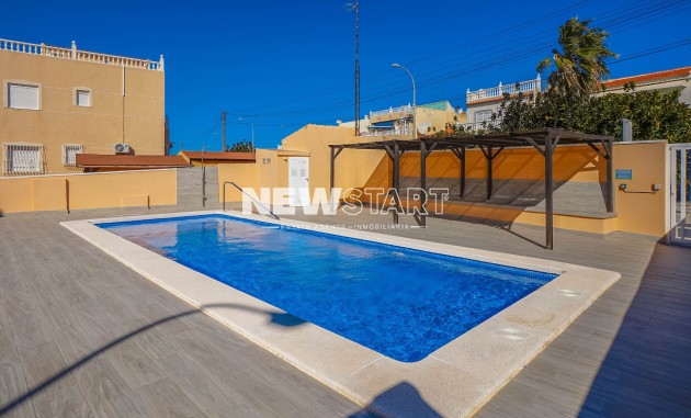 Wiederverkauf - Doppelhaushälfte - La Marina - Urb. La Marina