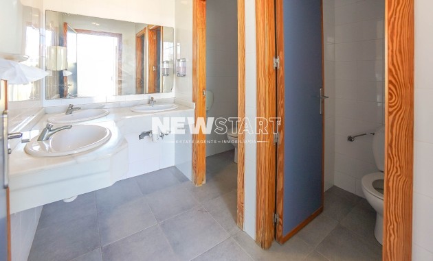 Revente - Commercial - La Marina - Urb. La Marina