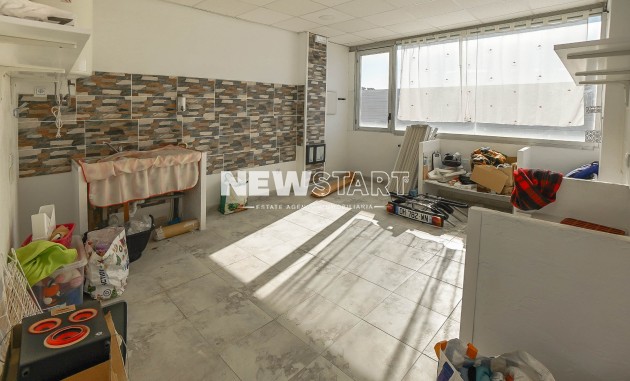 Revente - Commercial - La Marina - Urb. La Marina