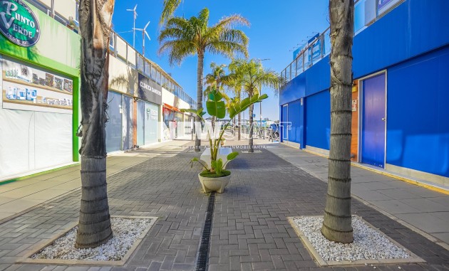 Revente - Commercial - La Marina - Urb. La Marina