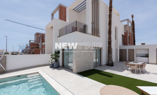 Obra nueva - Adosado - Los Alcázares