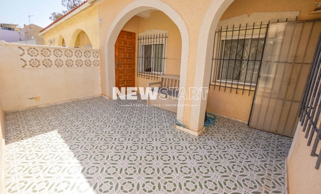 Återförsäljning - Bungalow - La Marina - Urb. La Marina