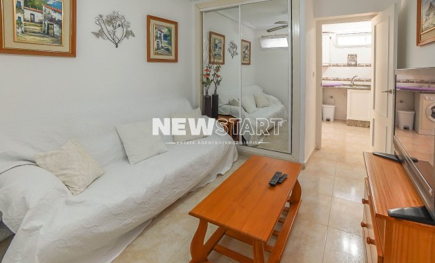 Resale - Semi-Detached - La Marina - Urb. El Oasis