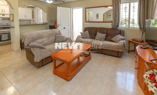 Resale - Semi-Detached - La Marina - Urb. El Oasis