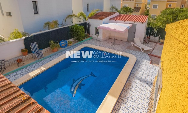 Resale - Villa - La Marina - Urb. La Marina