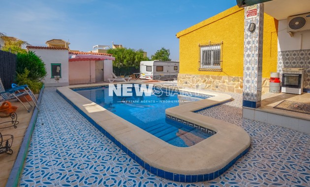 Resale - Villa - La Marina - Urb. La Marina