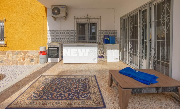 Resale - Villa - La Marina - Urb. La Marina