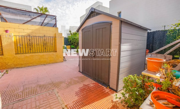 Resale - Villa - La Marina - Urb. La Marina