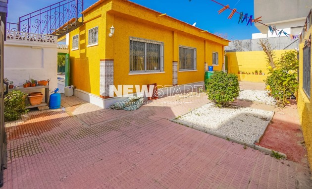 Resale - Villa - La Marina - Urb. La Marina