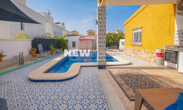 Resale - Villa - La Marina - Urb. La Marina