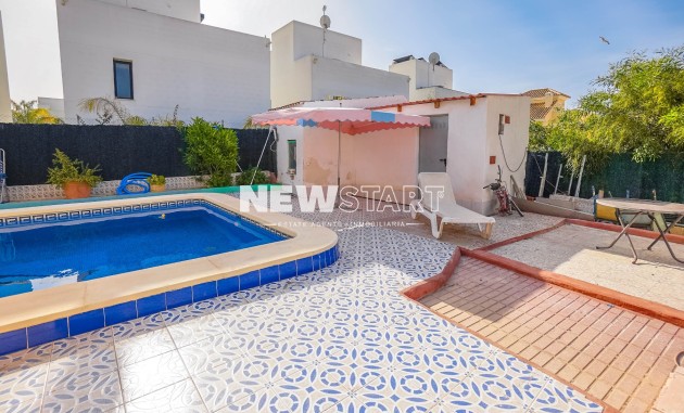 Resale - Villa - La Marina - Urb. La Marina