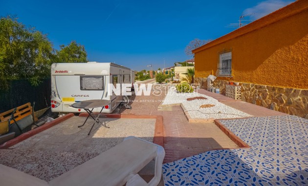 Resale - Villa - La Marina - Urb. La Marina