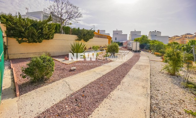 Resale - Villa - La Marina - Urb. La Marina