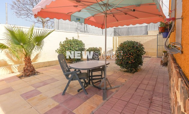 Resale - Villa - La Marina - Urb. La Marina