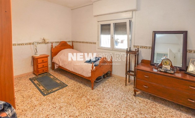 Resale - Villa - La Marina - Urb. La Marina