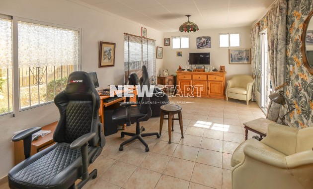 Resale - Villa - La Marina - Urb. La Marina