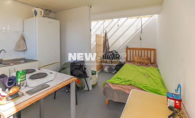 Återförsäljning - Lantligt hus - Gård - La Marina - Urb. La Marina