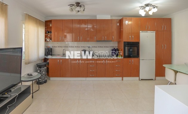 Resale - Townhouse - La Marina - Urb. La Marina