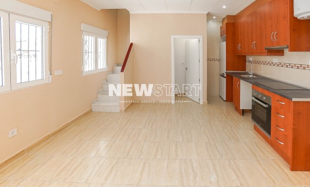 Resale - Townhouse - La Marina - Urb. La Marina